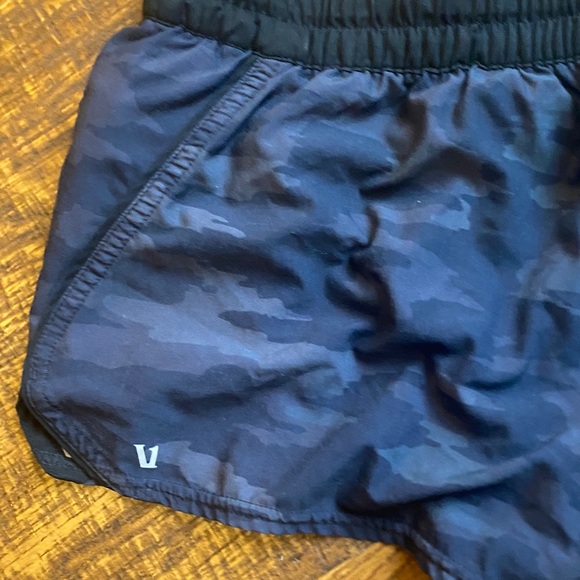 Women's Black Vuori Shorts - Picture 4 of 4